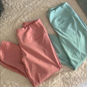 NOT FOR SALE- 2 pairs of yogalicious leggings!💕